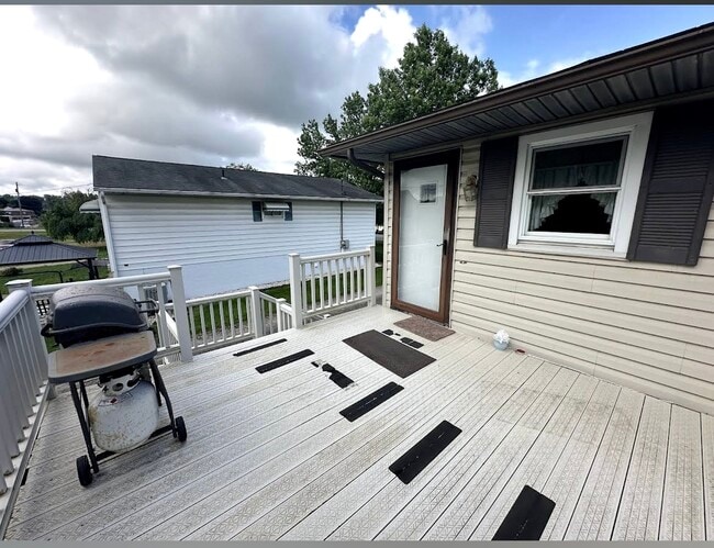 Back Deck 2 - 708 S Broad St Casa