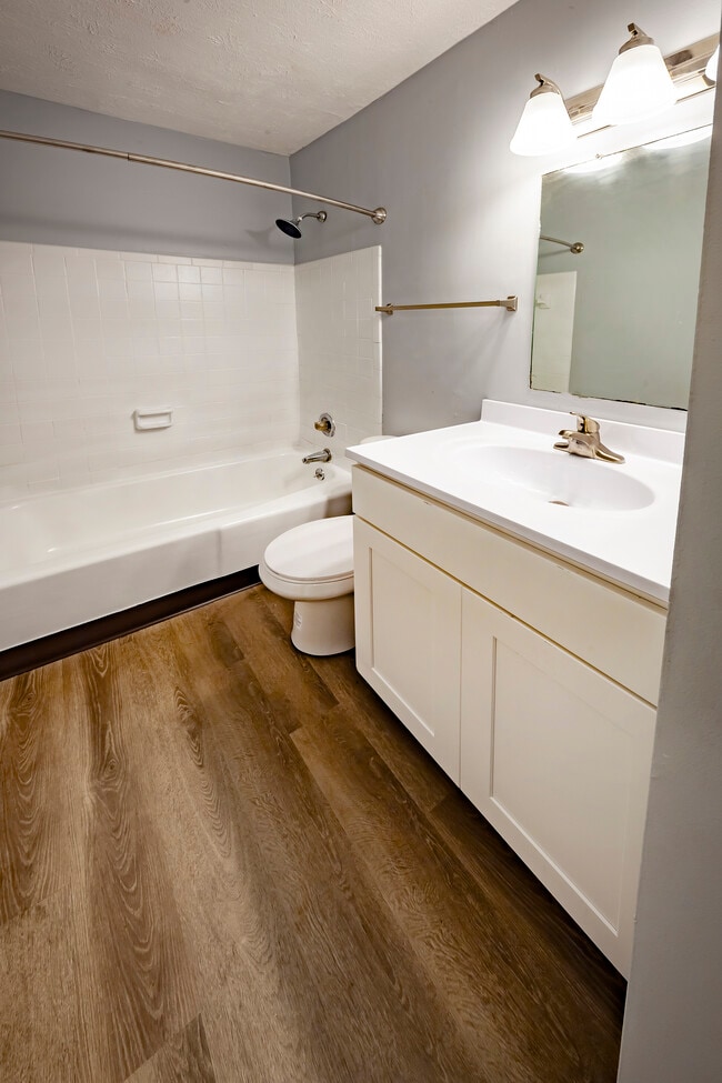 Photo - Williamsburg Square