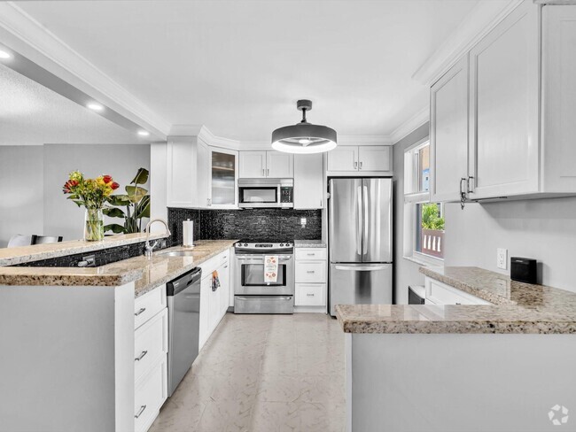 Building Photo - 321 SE 3rd St Unit 305 Rental