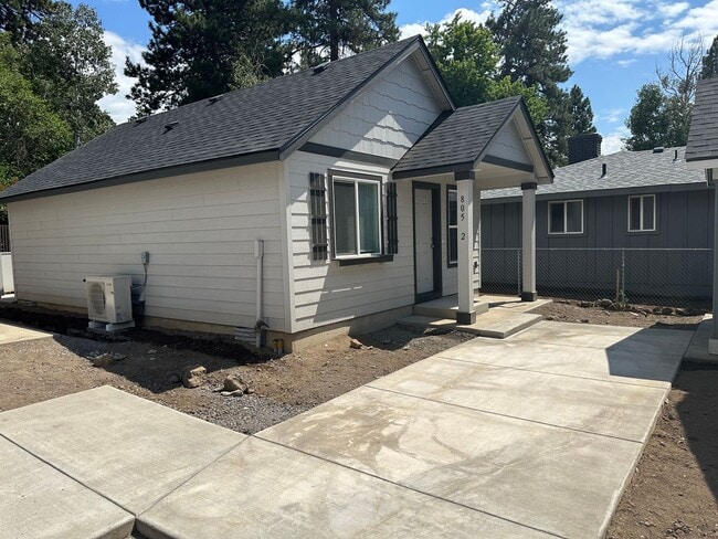 Photo - MIDTOWN Newer 2 Bdrm Cottage, 1 bath, Air Conditioning, Laundry Room, Large Patio, Off Street Par...
