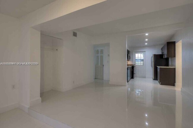 Photo - 2260 Service Rd