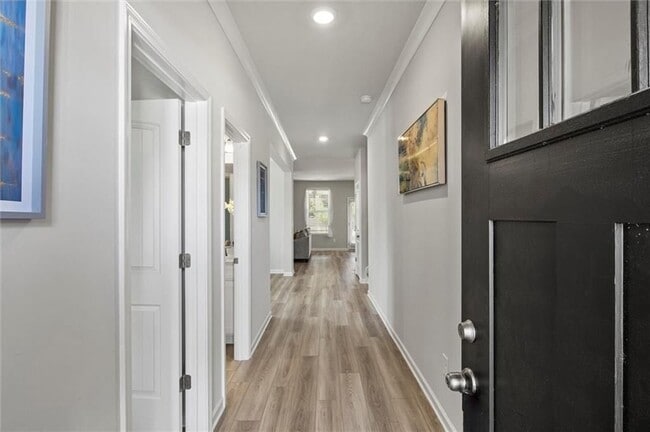 Photo - 213 Chiswick Lp