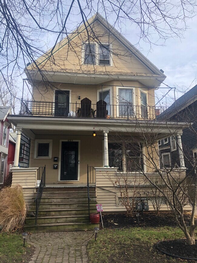 Photo - 423 Ashland Ave Apartments
