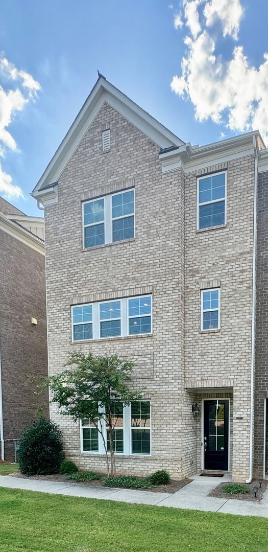 Photo - Beautiful 3BR/3.5BA Townhome in Rea Farms