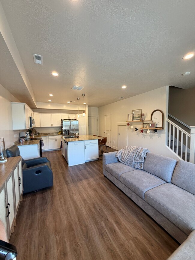 Photo - 1362 N 250 W