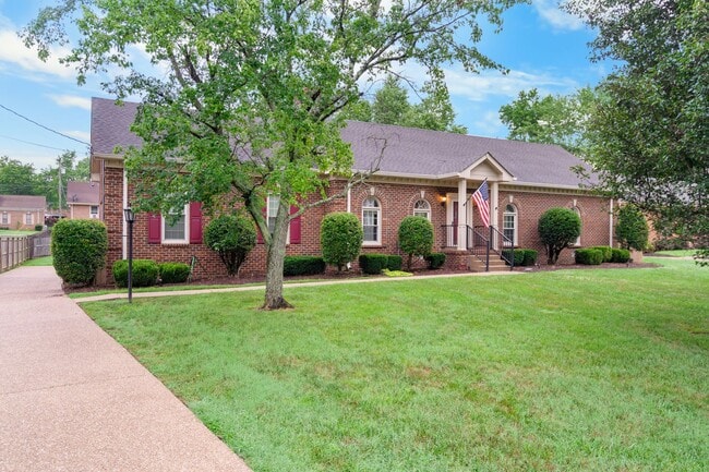 Photo - 105 Walnut Ct