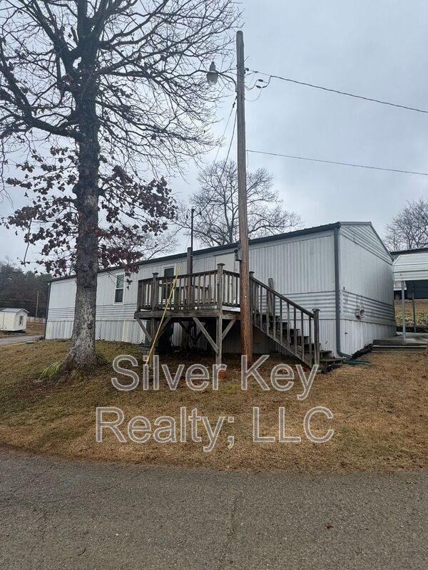 Photo - 3000 Congress Pkwy S