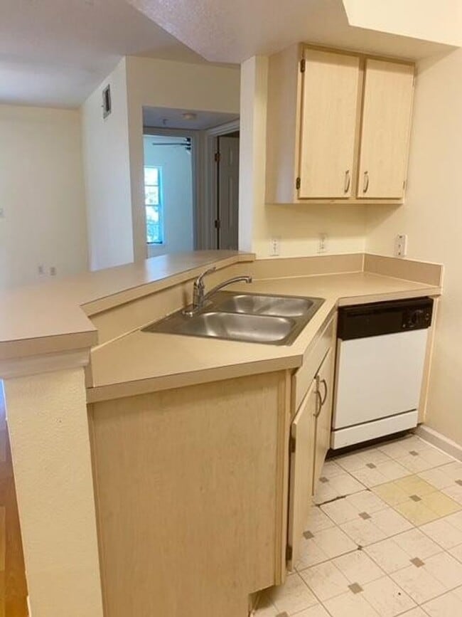 Photo - 2/2 Condo with Pond View Unidad 1