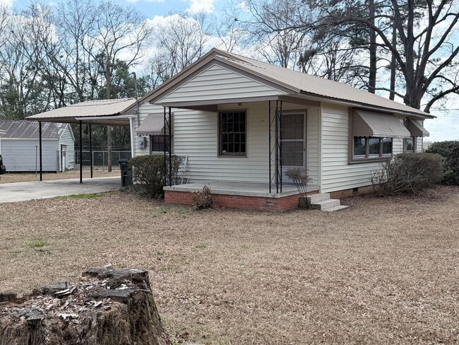 Photo - 3 Bedroom 1 Bathroom House in Laurinburg, NC
