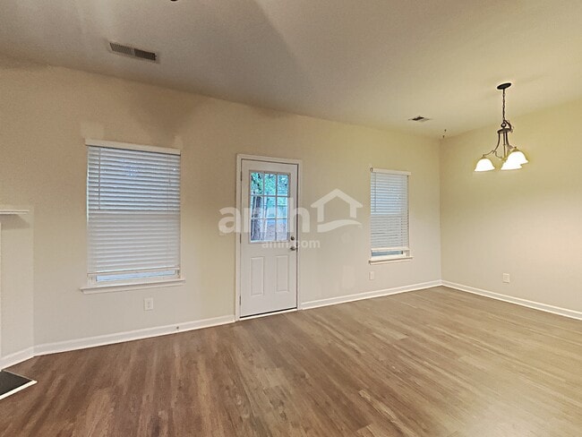 Photo - 214 Hidden Creek Pt