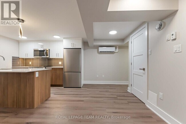 Photo - 1 - 342 FIFTH AVENUE