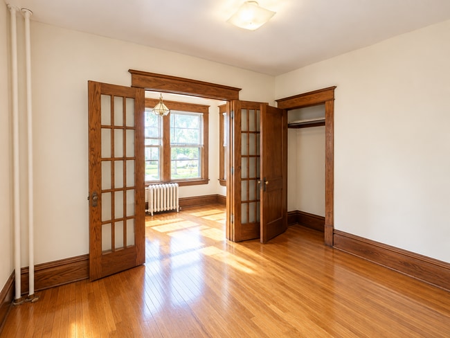 Building Photo - 702 Holly Ave Unit 7