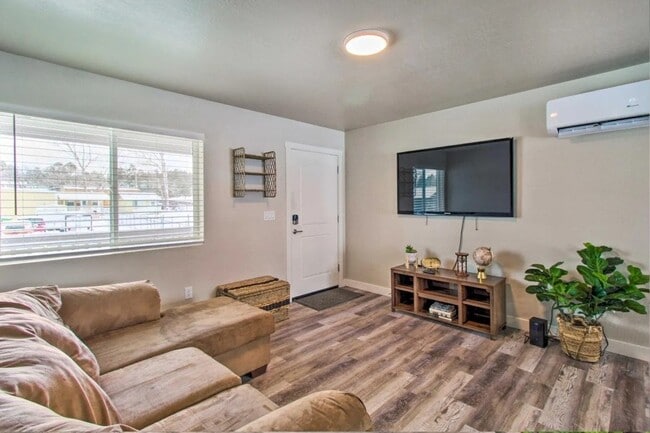 Photo - 1110 W Woodland Lake Rd Unidad A