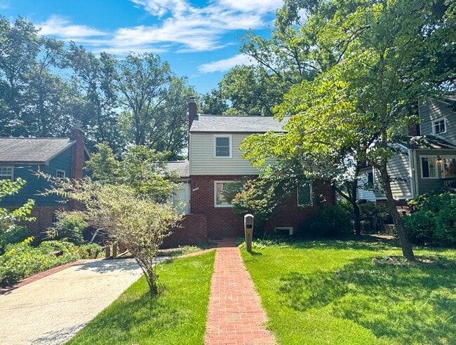 Building Photo - Lovely 2 BR/2 BA Single-Family Home in Che...