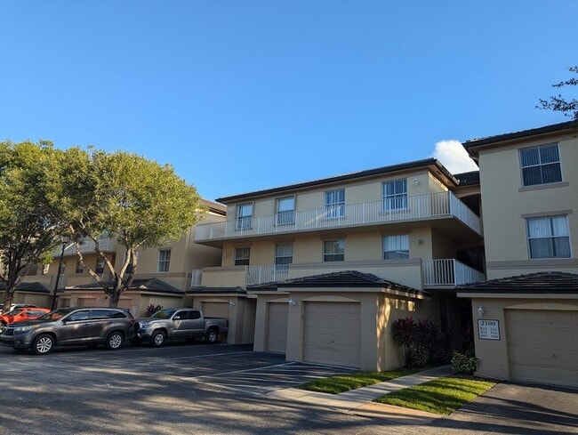 Building Photo - 2100 Greenview Shores Blvd Unit 510