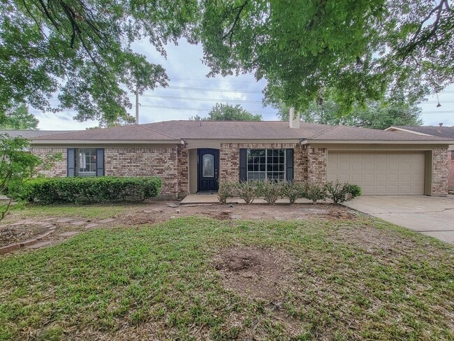 Building Photo - Welcome to your dream rental! This meticulously remodeled 3-bedroom, 2-bathroom home in the heart...
