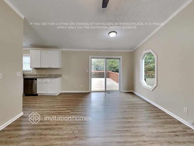 Photo - 4030 Leicester Dr NE