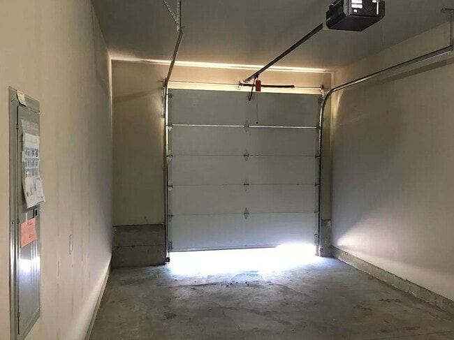 Photo - 1057 NE Kayak Loop