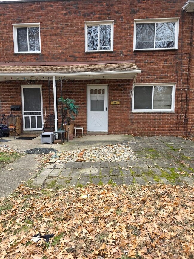 Building Photo - Condo/Townhome