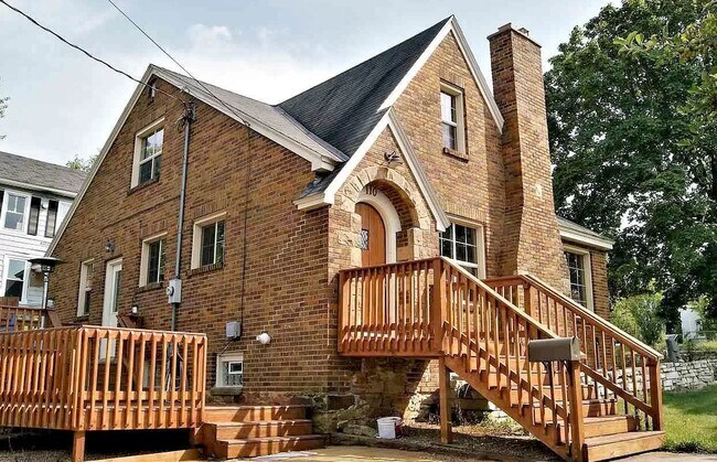 Photo - 110 5th St N