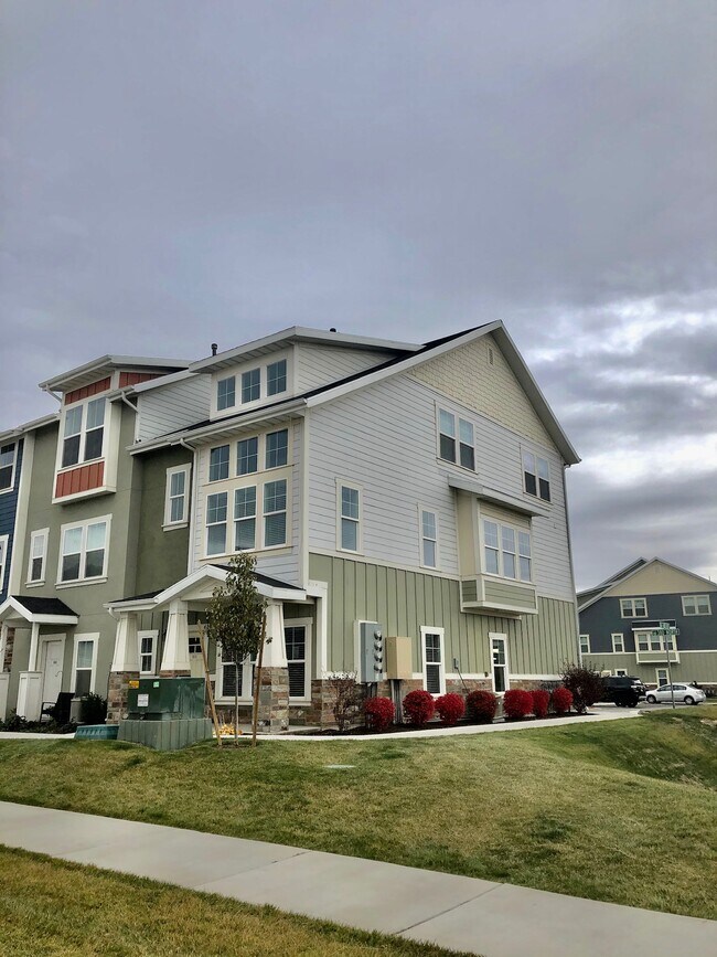 631 E 380 N Townhome Townhome Rental in Vineyard UT