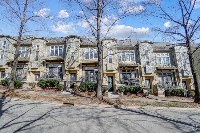 Building Photo - Beautiful Townhome in First Ward!