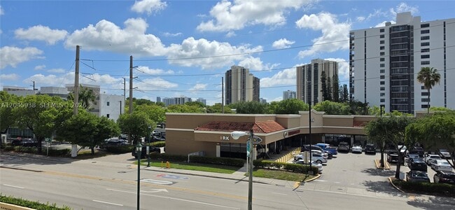 Building Photo - 20201 NE 29th Ct Unit D110