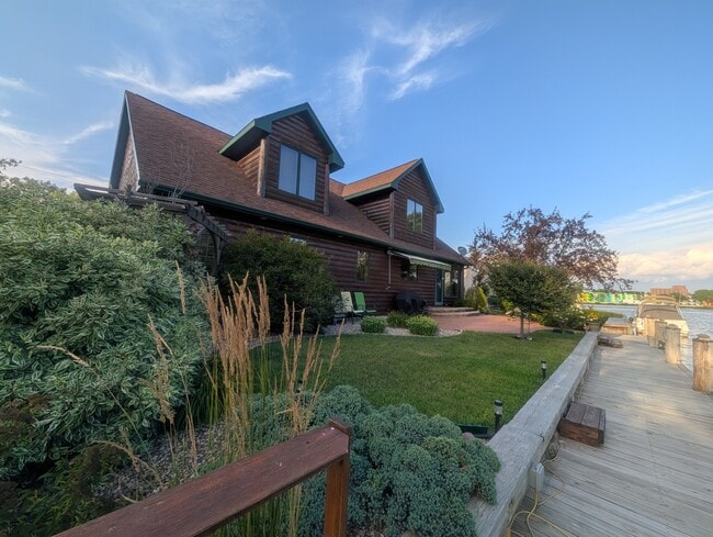 Photo - 897 Coolidge Ave