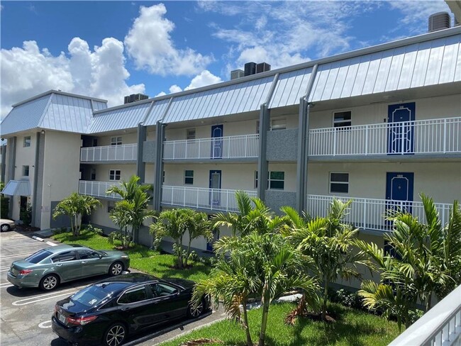 UPGRADED 2/2 APARTMENT SECOND FLOOR, EXCEL... - UPGRADED 2/2 APARTMENT SECOND FLOOR, EXCEL... Unit 232