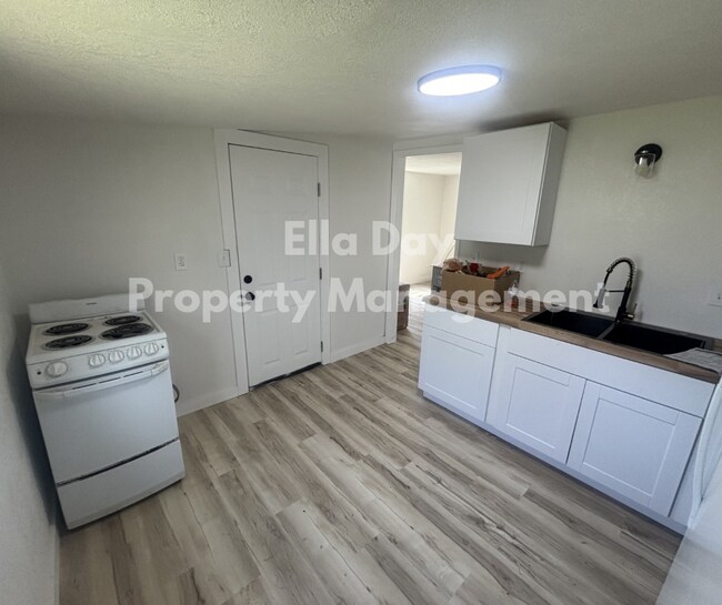 Photo - 610 N Ash St