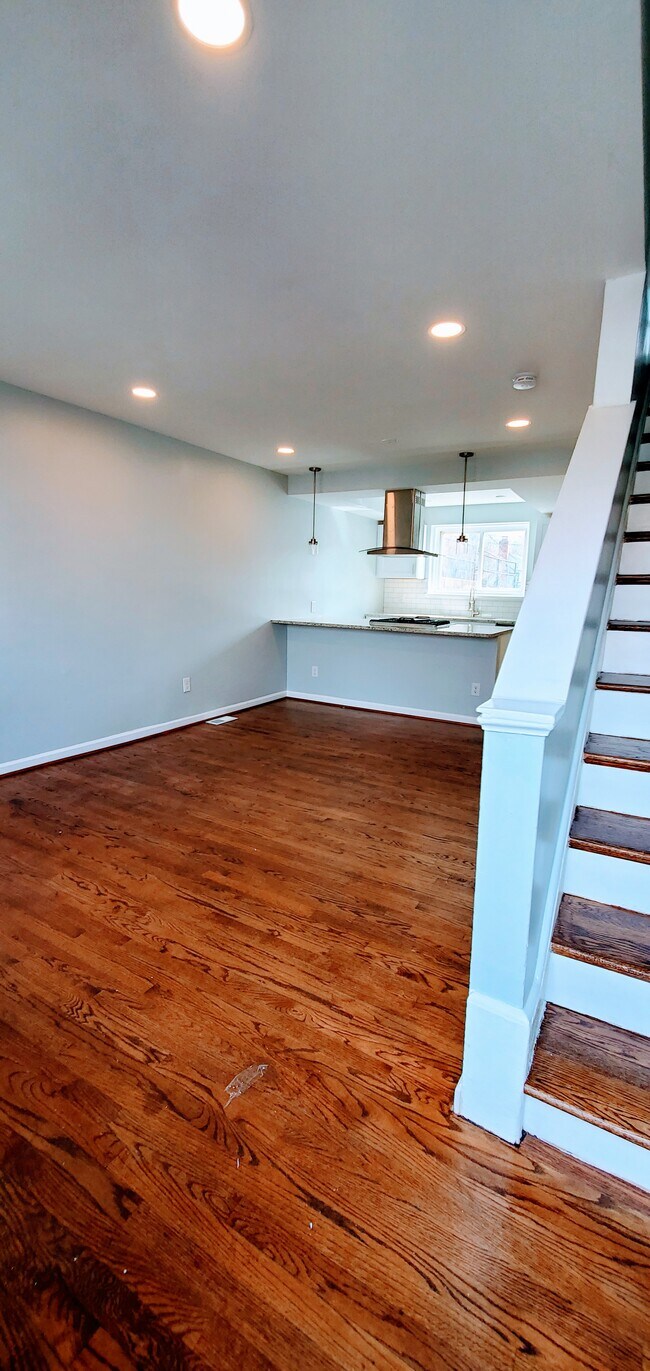 Front entrance/living room - 4223 Gault Pl NE