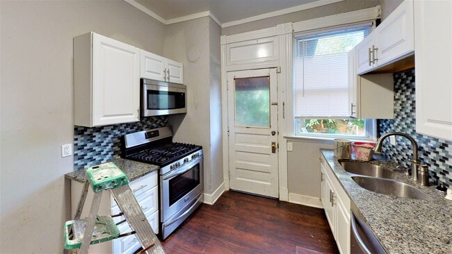 Building Photo - 2317 Stratford Ave