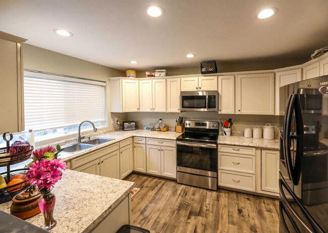 Photo - 812 12th Ave W Townhome