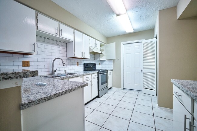 Photo - 10235 Gulfstream Ln