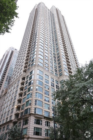 Building Photo - 25 E Superior St Unit 606 Rental