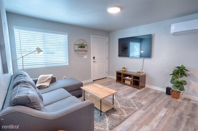 Photo - 2 br, 1 bath Condo - 1110 West Woodland La...
