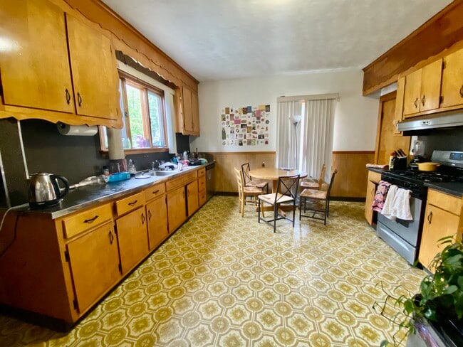 Building Photo - 70 Ossipee Rd Unit 2