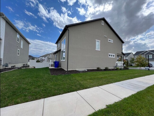 Photo - 1758 W Stone Gate Dr