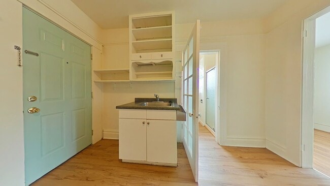 Photo - 1 Bedroom Apartment ~ Close to Campus Unidad 1363 NW Monroe Ave #3