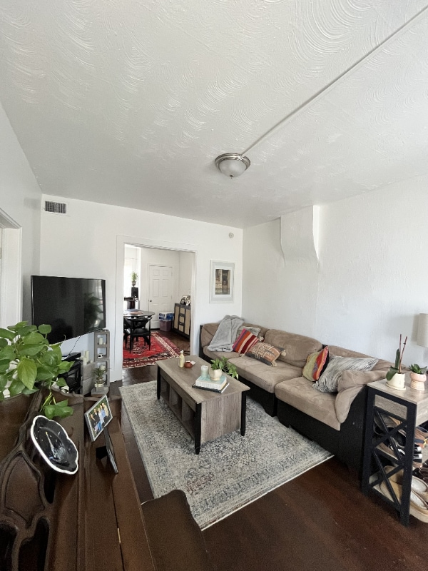 Photo - 2557 Grove St