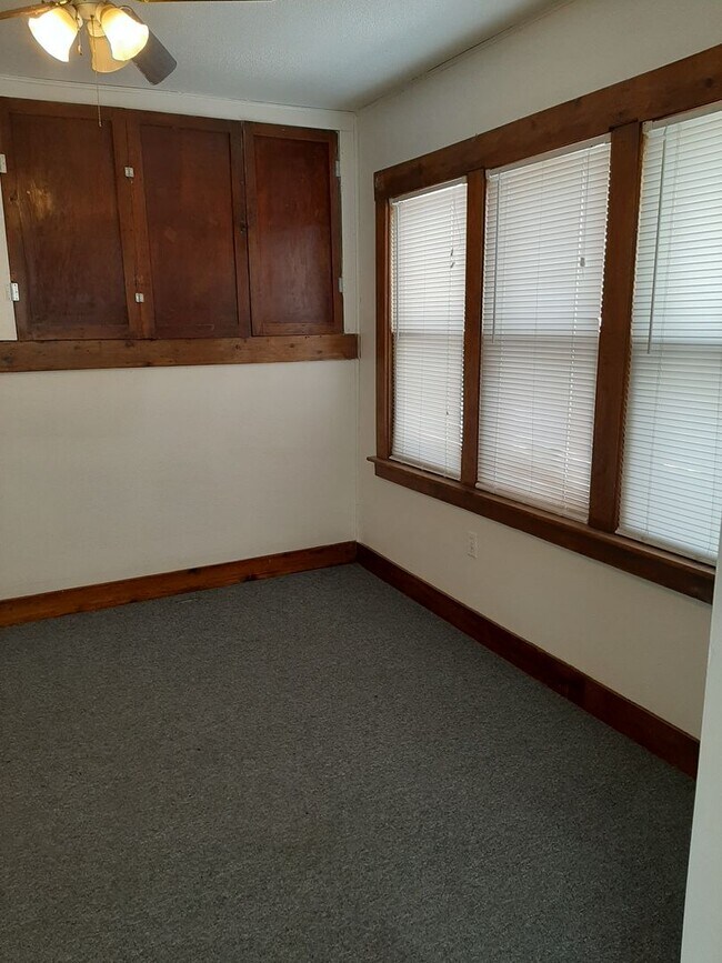 Photo - (2006 7th Avenue)