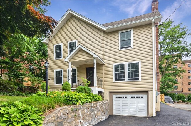 Building Photo - 304 Battle Ave Unit A