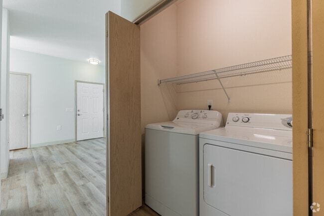 2BR, 1BA - 1021SF - In-Unit Laundry