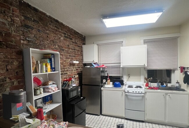 Photo - 2BR 1Bth unit. Heat/Hot Water included. Great location!