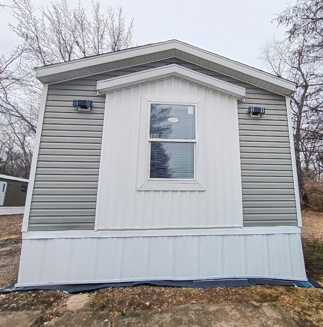 Photo - 100 Deerwood Park