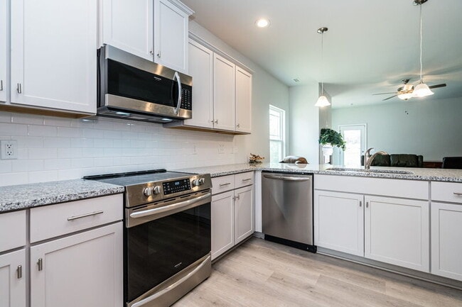 Photo - 105 Boomer St