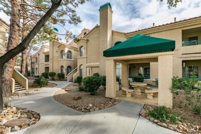 Building Photo - 2251 Wigwam Pkwy Unit 926 Rental