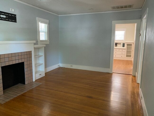 Photo - Charming 2 bed/1 bath cottage only 2 blocks from McKinley Park -Available in the beginning of July!