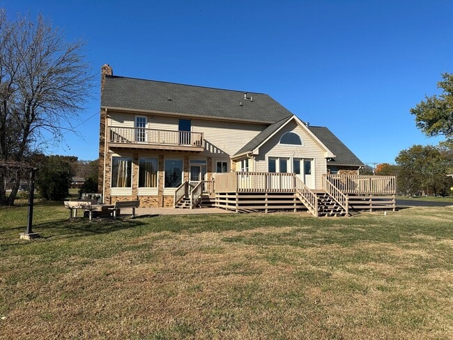 Photo - FOR LEASE - 4 Bed, 4 Bath, 5000sqft, 1.5 a...