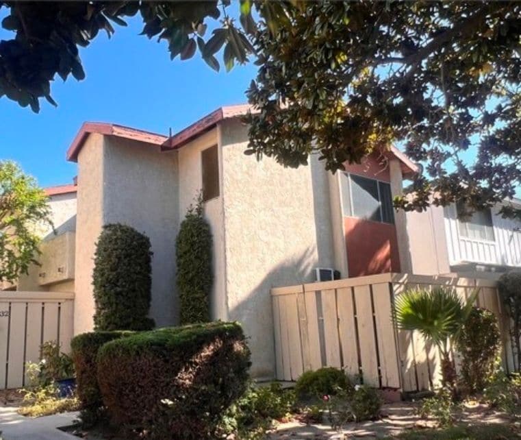 Photo - 1332 Engracia Ave